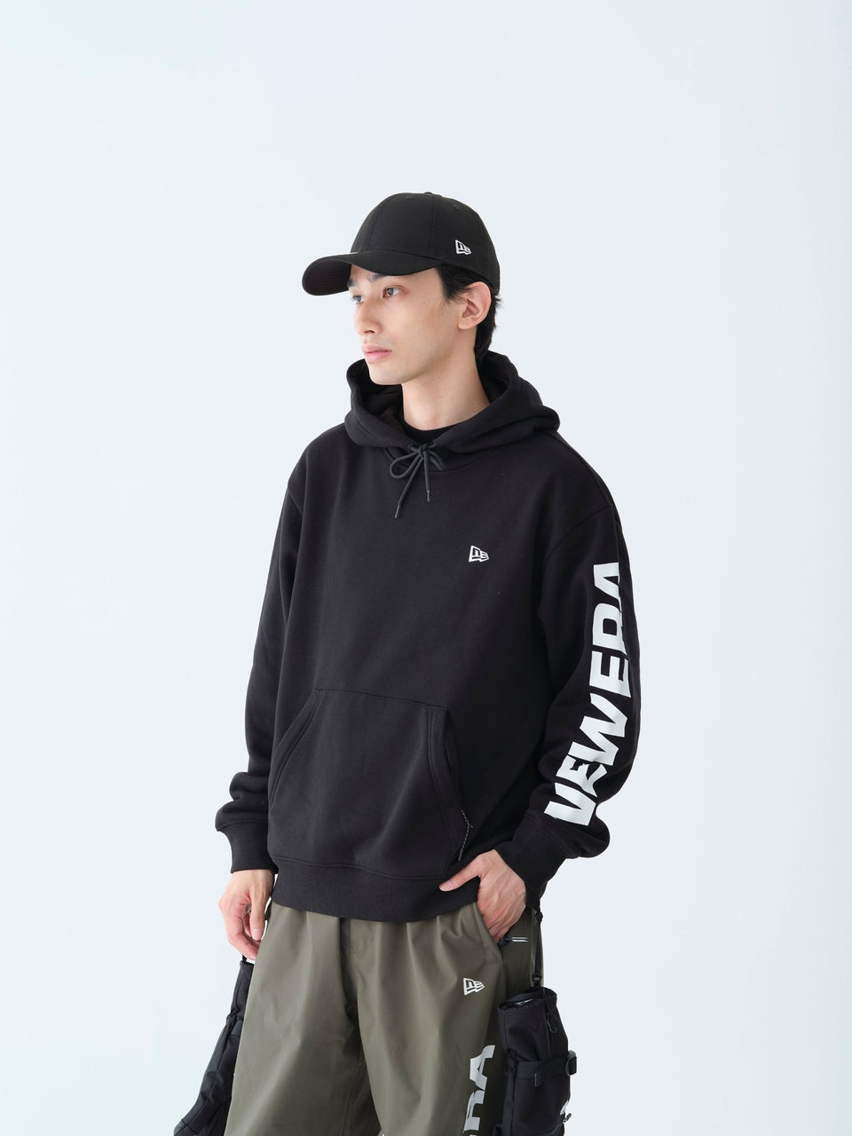 裏起毛 オーバーサイズド スウェット プルオーバーフーディー Snowboarding ウォーターリペレント ブラック - 14741705 - XS | NEW ERA ニューエラ公式オンラインストア
