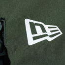 スノージャケット Snowboarding ワードマークロゴ オリーブ/ブラック - 14741710 - XS | NEW ERA ニューエラ公式オンラインストア