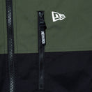 スノージャケット Snowboarding ワードマークロゴ オリーブ/ブラック - 14741710 - XS | NEW ERA ニューエラ公式オンラインストア