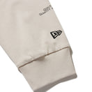 長袖 パフォーマンス Tシャツ Archive Logo ストーン レギュラーフィット - 14324686 - S | NEW ERA ニューエラ公式オンラインストア