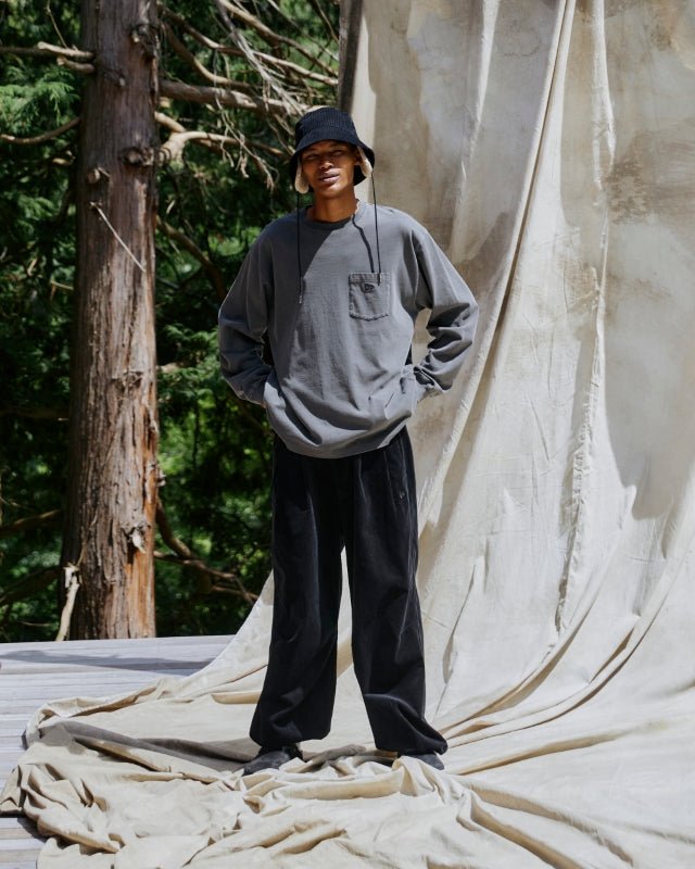 長袖 オーバーサイズド ガーメントダイ コットンポケット Tシャツ BLACK LABEL FW24 ブラック - 14410779 - S | NEW ERA ニューエラ公式オンラインストア