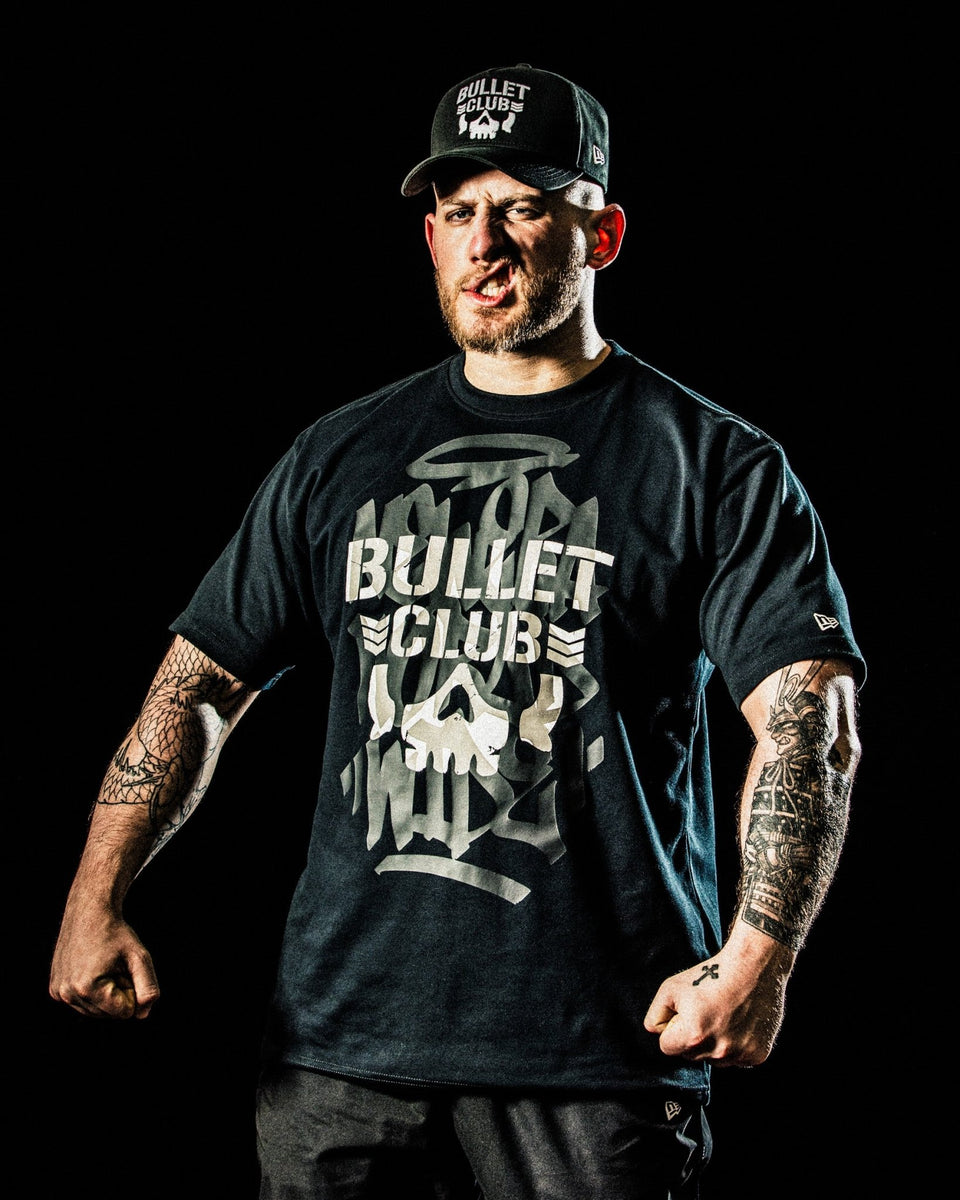 半袖 パフォーマンス Tシャツ 新日本プロレスリング BULLET CLUB ブラック レギュラーフィット - 14707612 - S | NEW ERA ニューエラ公式オンラインストア