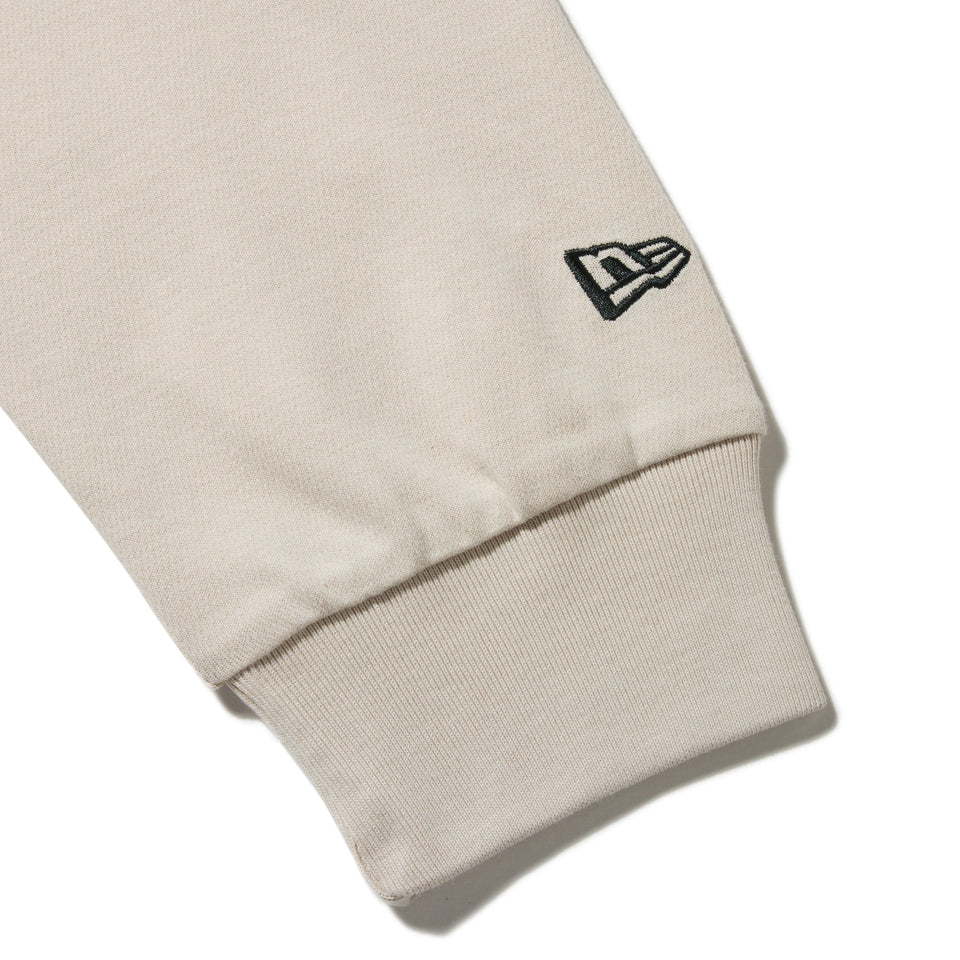長袖 パファーマンス Tシャツ Classic Logo ストーン レギュラーフィット - 14324680 - S | NEW ERA ニューエラ公式オンラインストア