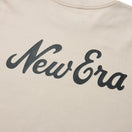 長袖 パファーマンス Tシャツ Classic Logo ストーン レギュラーフィット - 14324680 - S | NEW ERA ニューエラ公式オンラインストア