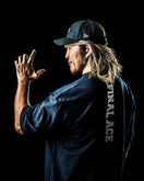 半袖 オーバーサイズド パフォーマンス Tシャツ 新日本プロレスリング FINAL ACE 棚橋弘至 ブラック - 14943799-S | NEW ERA ニューエラ公式オンラインストア