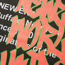 長袖 オーバーサイズド コットン Tシャツ Graffiti モス - 14324707 - S | NEW ERA ニューエラ公式オンラインストア