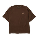 半袖 オーバーサイズド コットン Tシャツ Handwritten Logo ウォルナット - 14410074 - S | NEW ERA ニューエラ公式オンラインストア