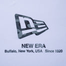 半袖 テック Tシャツ フラッグロゴ ウッドランドカモ ホワイト レギュラーフィット【Performance Apparel】 - 14666295 - S | NEW ERA ニューエラ公式オンラインストア