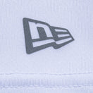 半袖 テック Tシャツ フラッグロゴ ウッドランドカモ ホワイト レギュラーフィット【Performance Apparel】 - 14666295 - S | NEW ERA ニューエラ公式オンラインストア
