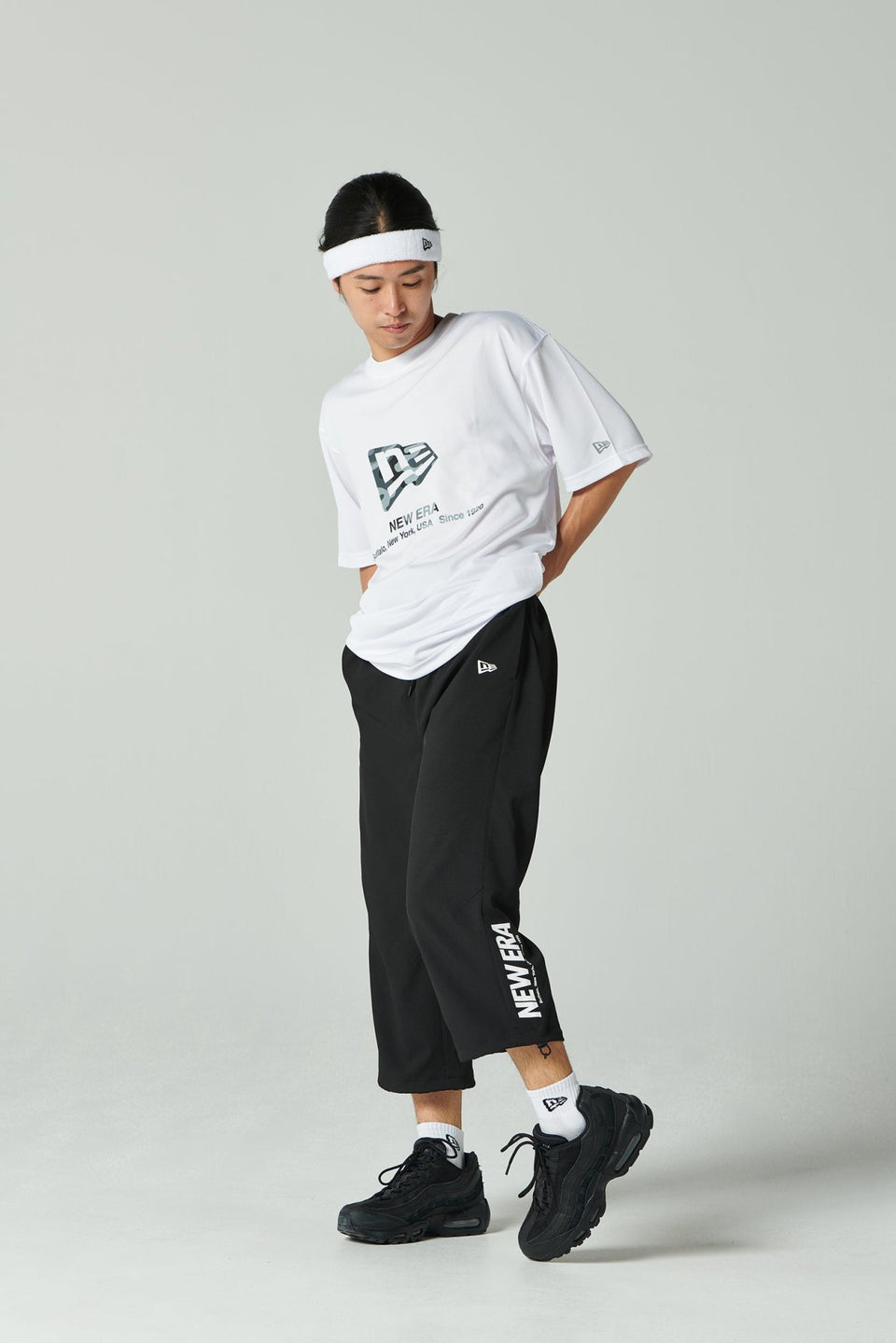 半袖 テック Tシャツ フラッグロゴ ウッドランドカモ ホワイト レギュラーフィット【Performance Apparel】 - 14666295 - S | NEW ERA ニューエラ公式オンラインストア