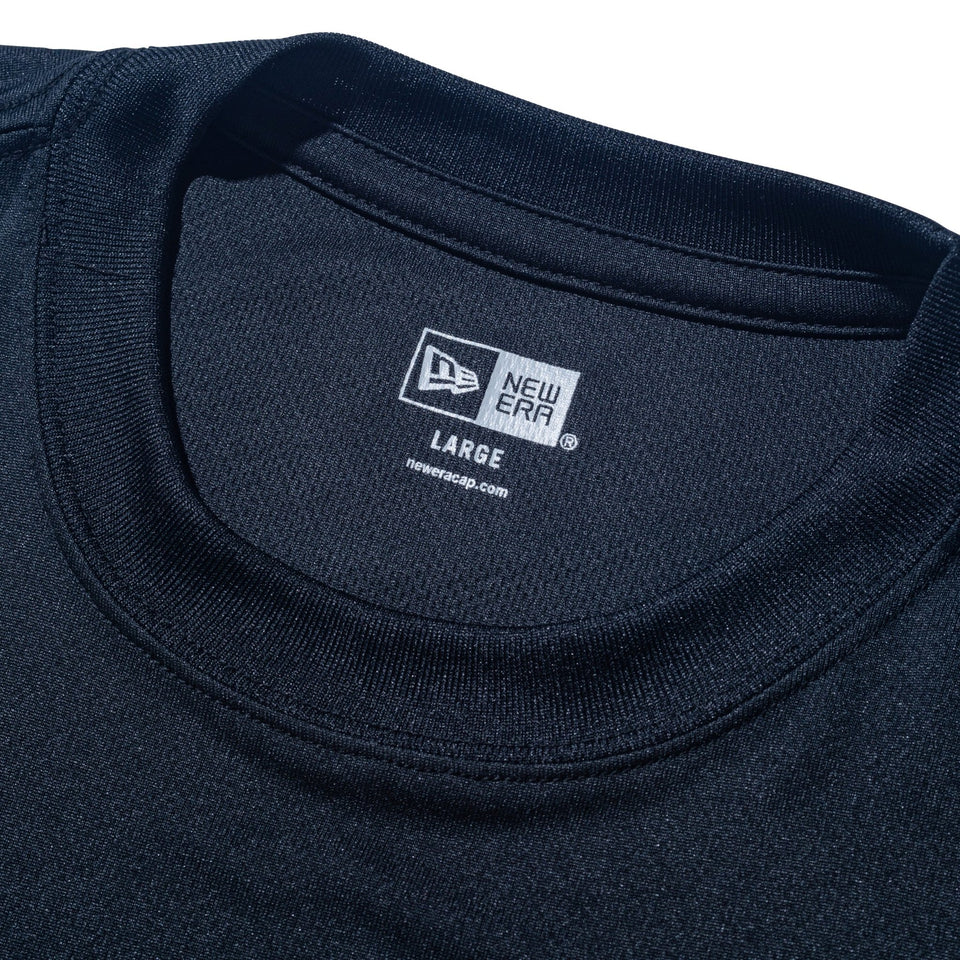 半袖 テック Tシャツ フラッグロゴ ウッドランドカモ ブラック レギュラーフィット【Performance Apparel】 - 14666296 - S | NEW ERA ニューエラ公式オンラインストア