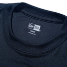 半袖 テック Tシャツ フラッグロゴ ウッドランドカモ ブラック レギュラーフィット【Performance Apparel】 - 14666296 - S | NEW ERA ニューエラ公式オンラインストア