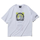 半袖 オーバーサイズド コットン Tシャツ SAKAMOTO DAYS フラッグロゴ ホワイト - 14801507 - S | NEW ERA ニューエラ公式オンラインストア