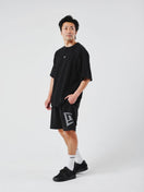半袖 オーバーサイズド パフォーマンス Tシャツ Vertical Logo ブラック | パフォーマンスアパレル - 14674806 - S | NEW ERA ニューエラ公式オンラインストア