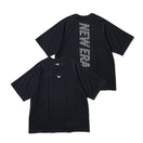 半袖 オーバーサイズド パフォーマンス Tシャツ Vertical Logo ブラック | パフォーマンスアパレル - 14674806 - S | NEW ERA ニューエラ公式オンラインストア