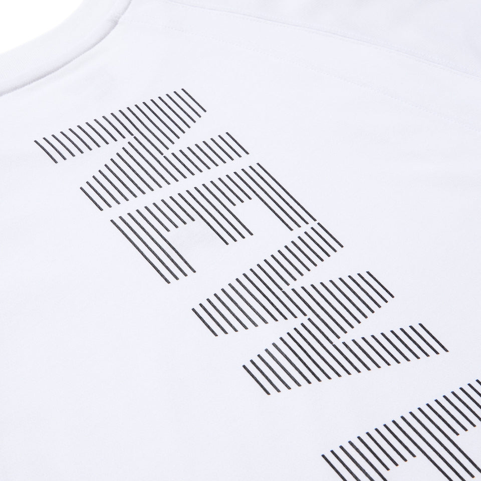 長袖 オーバーサイズド パフォーマンス Tシャツ Vertical Logo ホワイト | パフォーマンスアパレル - 14674829 - S | NEW ERA ニューエラ公式オンラインストア