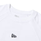 長袖 オーバーサイズド パフォーマンス Tシャツ Vertical Logo ホワイト | パフォーマンスアパレル - 14674829 - S | NEW ERA ニューエラ公式オンラインストア