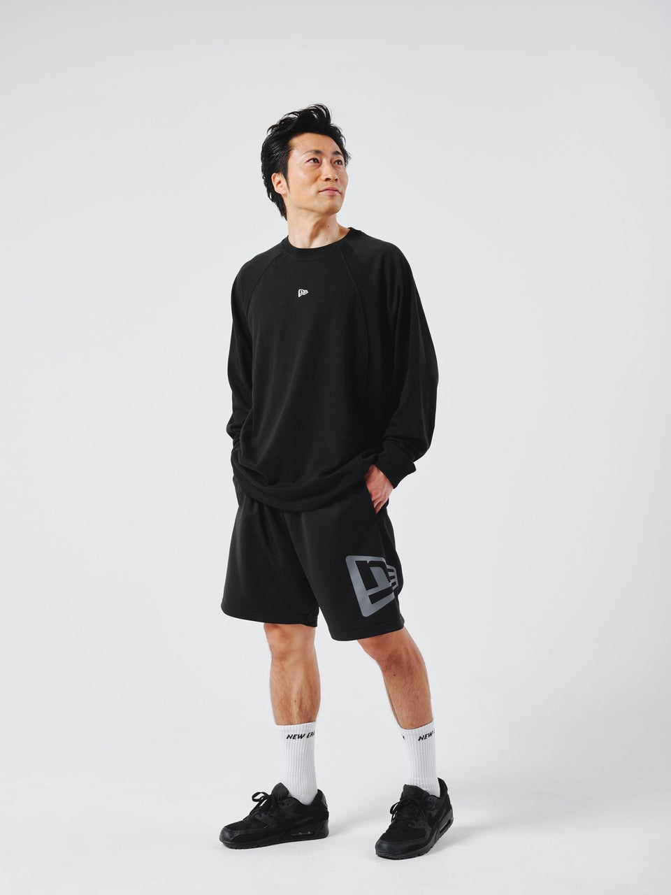 長袖 オーバーサイズド パフォーマンス Tシャツ Vertical Logo