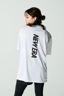 半袖 テック Tシャツ Vertical Logo ホワイト レギュラーフィット【 Performance Apparel 】 - 14312792 - S | NEW ERA ニューエラ公式オンラインストア
