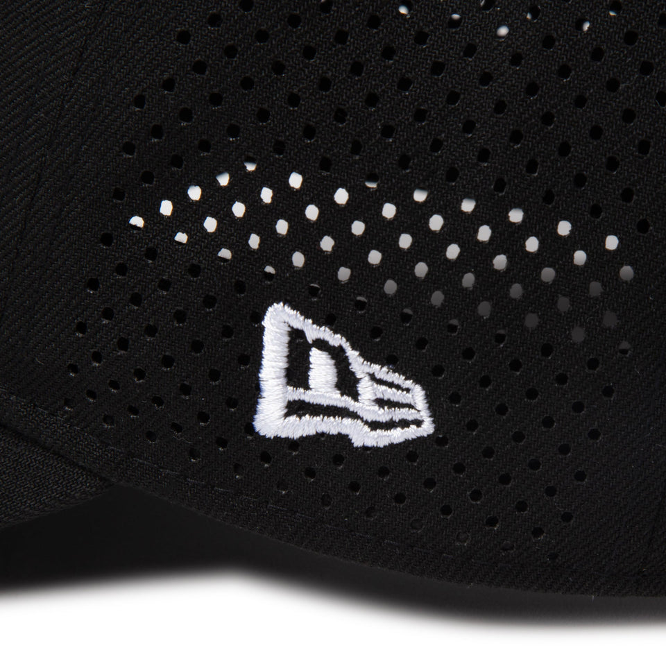 【ゴルフ】Women's 9TWENTY ロングバイザー Laser Perforated ミニ ボックスロゴ ブラック - 14391250 - SM | NEW ERA ニューエラ公式オンラインストア