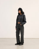 Women's クロップド スウェット クルーネック BLACK LABEL FW25 ブラック - 14746880-S | NEW ERA ニューエラ公式オンラインストア