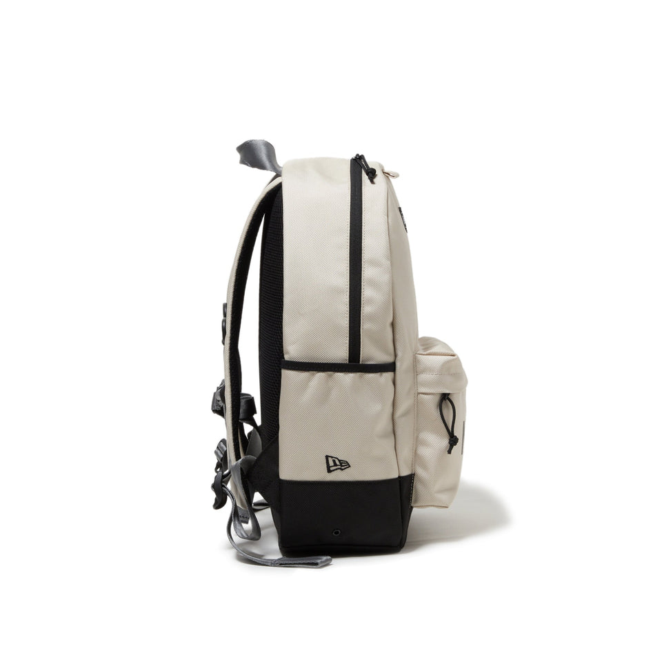 Youth ライトパック 18L ワードマークロゴ ストーン - 14521292 - OSFM | NEW ERA ニューエラ公式オンラインストア