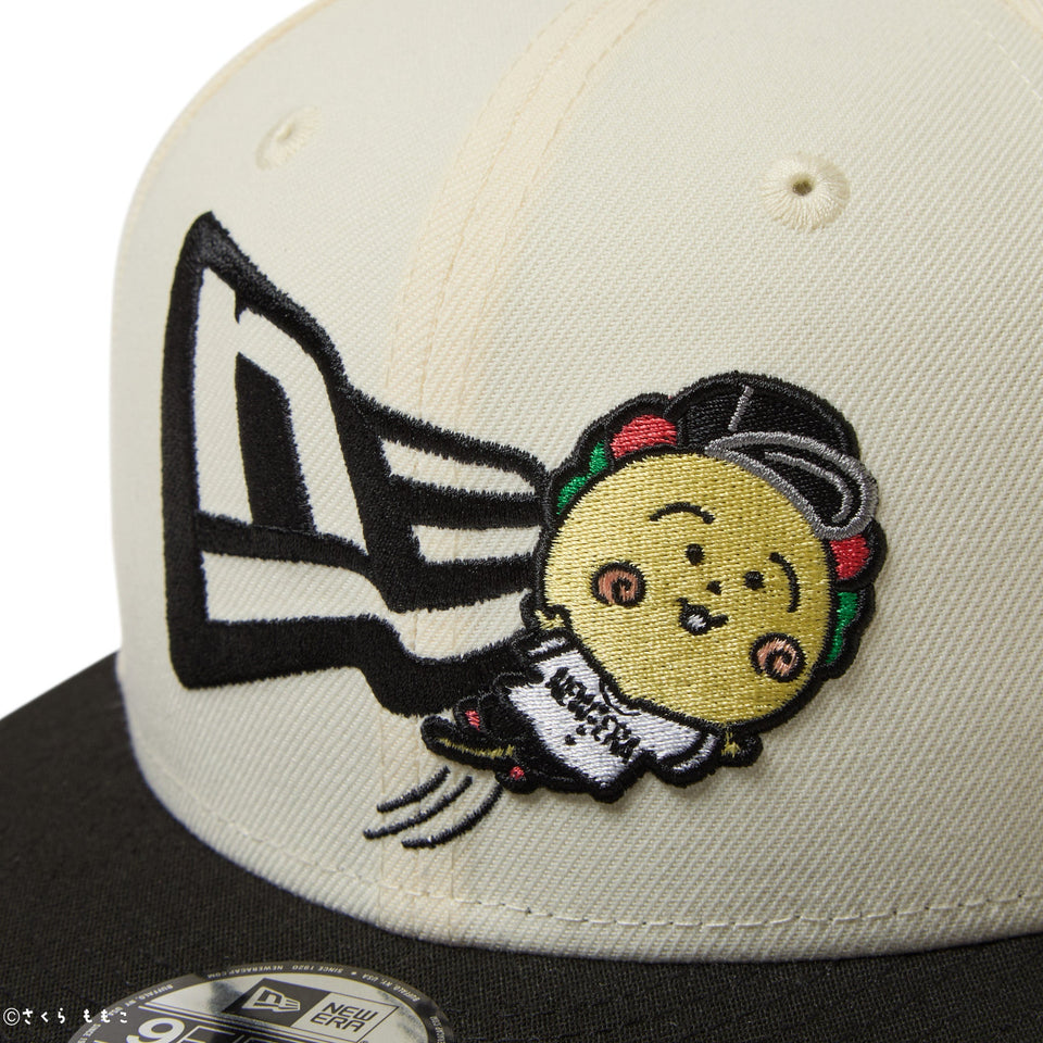 キッズ | Youth 9FIFTY コジコジ COJI - COJI フラッグロゴ クロームホワイト ブラックバイザー - 14693252 - YTH | NEW ERA ニューエラ公式オンラインストア