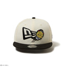 キッズ | Youth 9FIFTY コジコジ COJI - COJI フラッグロゴ クロームホワイト ブラックバイザー - 14693252 - YTH | NEW ERA ニューエラ公式オンラインストア