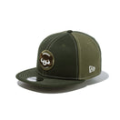 Youth 9FIFTY White Stitches シカゴ・カブス クーパーズタウン ダークシーウッド/ニューオリーブ - 14111899-YTH | NEW ERA ニューエラ公式オンラインストア
