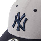 キッズ Youth 9FORTY 2 - Tone ニューヨーク・ヤンキース グレー ネイビーバイザー - 14671599 - YTH | NEW ERA ニューエラ公式オンラインストア
