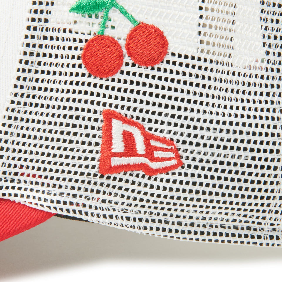 キッズ Youth 9FORTY A - Frame トラッカー Mesh Embroidery チェリー ホワイト/スカーレット - 14392030 - YTH | NEW ERA ニューエラ公式オンラインストア