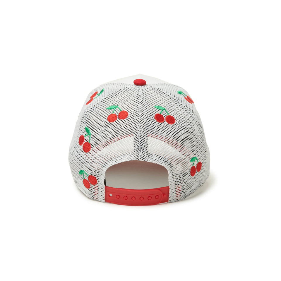 キッズ Youth 9FORTY A - Frame トラッカー Mesh Embroidery チェリー ホワイト/スカーレット - 14392030 - YTH | NEW ERA ニューエラ公式オンラインストア