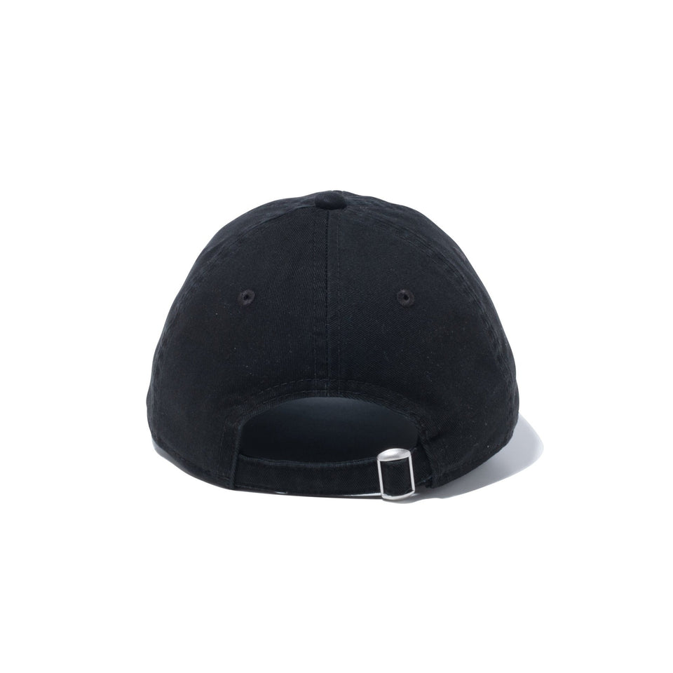 NEW ERA 9TWENTYのファミリア別注デザインの帽子 ブラック