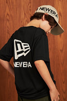 Youth 半袖 テック Tシャツ Flag and Wordmark ブラック - 14111847-130 | NEW ERA ニューエラ公式オンラインストア