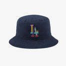 バケット01 BTS × MLB Dynamite ロサンゼルス・ドジャース オーシャンサイドブルー - 13281604-SM | NEW ERA ニューエラ公式オンラインストア