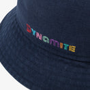 バケット01 BTS × MLB Dynamite ロサンゼルス・ドジャース オーシャンサイドブルー - 13281604-SM | NEW ERA ニューエラ公式オンラインストア