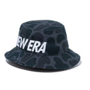 バケット01 Essential エッセンシャルロゴ ダックハンターカモ × スノーホワイト - 13515821-SM | NEW ERA ニューエラ公式オンラインストア