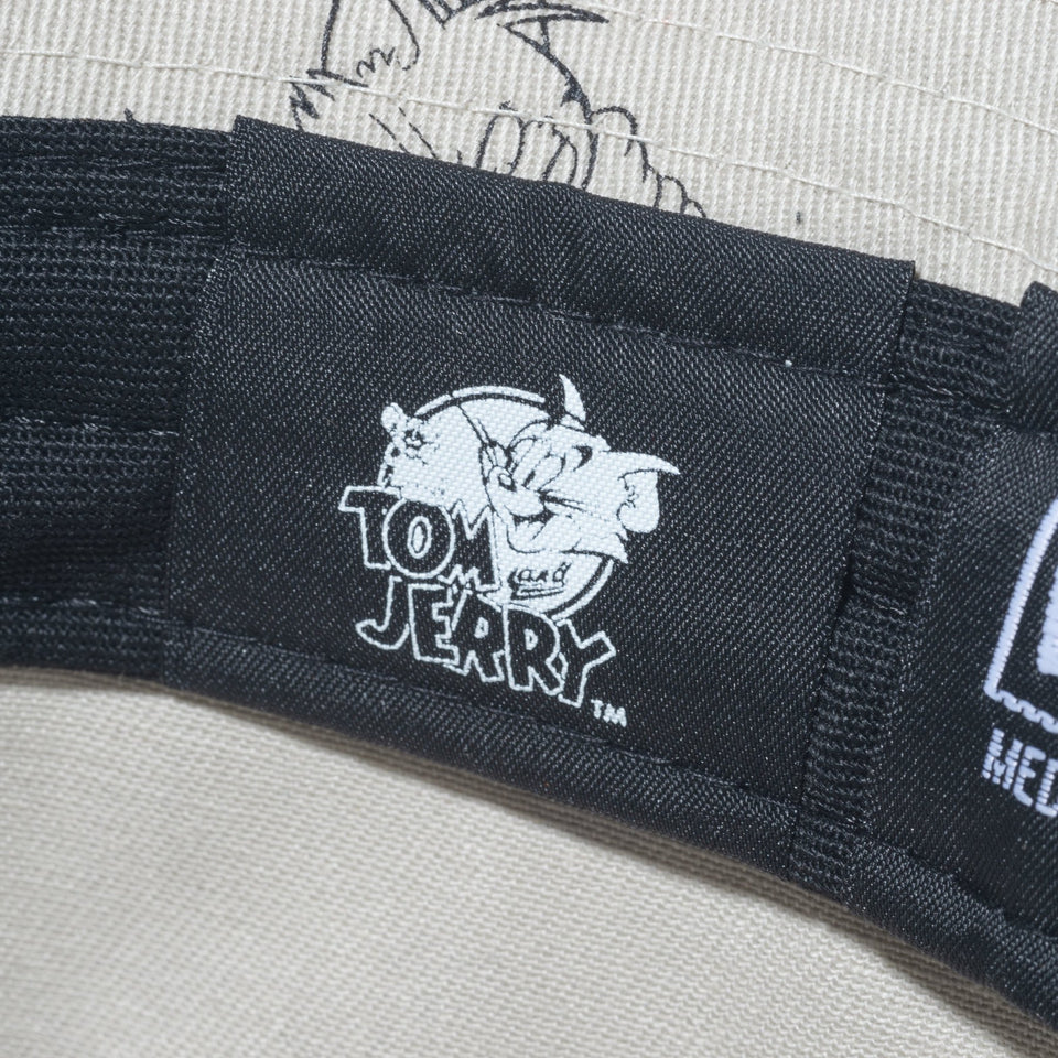 【ゴルフ】バケット01 TOM and JERRY トムとジェリー オールオーバープリント ストーン - 13772538-SM | NEW ERA ニューエラ公式オンラインストア