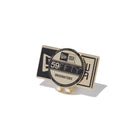 【ゴルフ】 ベーシックマーカー ニューエラボックスロゴ / バイザーステッカー ゴールド - 12336596-OSFA | NEW ERA ニューエラ公式オンラインストア