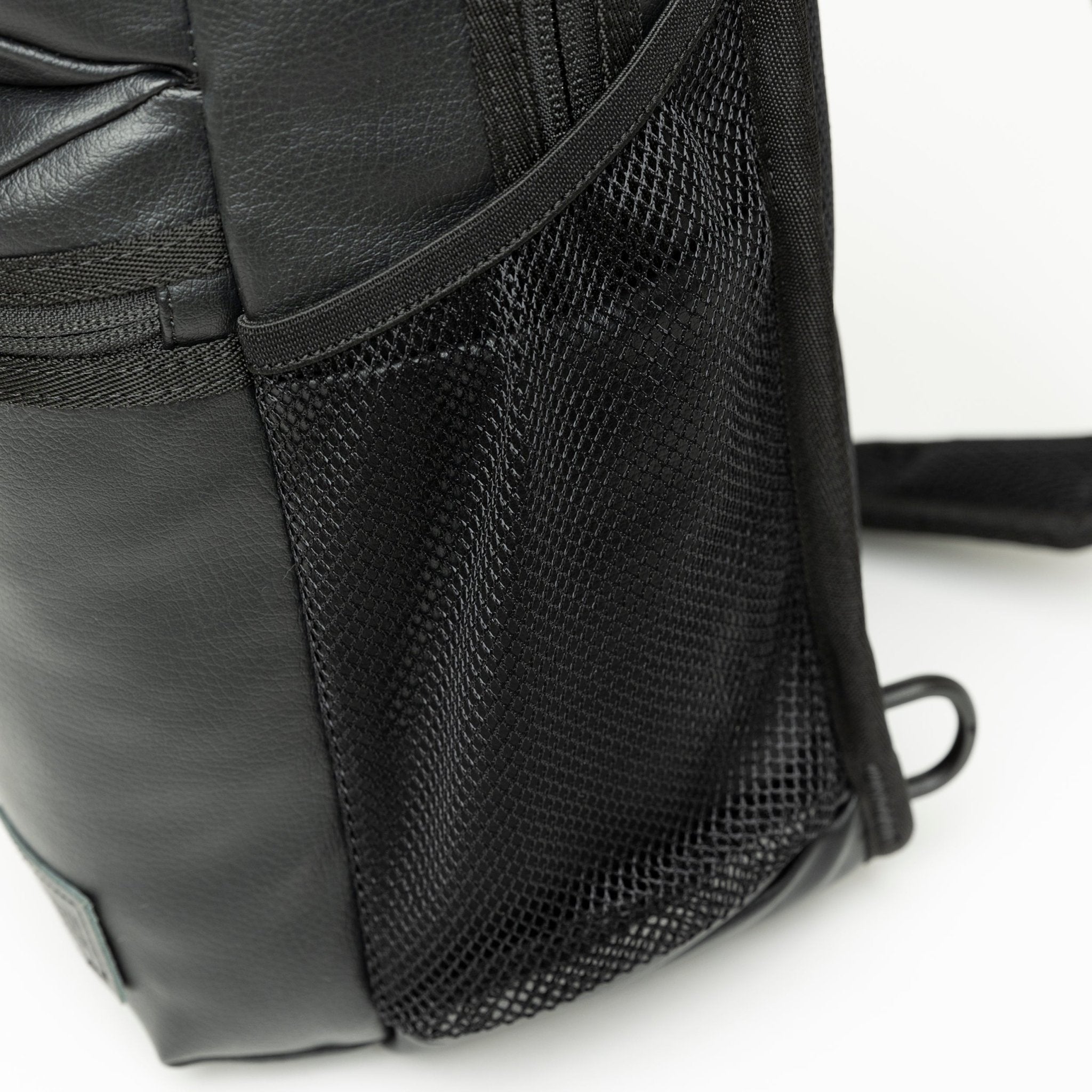 スリングボディバッグ 12L ブラックレザー 5