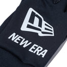 フリース ウォーマーグローブ フラッグロゴ ブラック/リフレクトホワイト - 13772530-S | NEW ERA ニューエラ公式オンラインストア