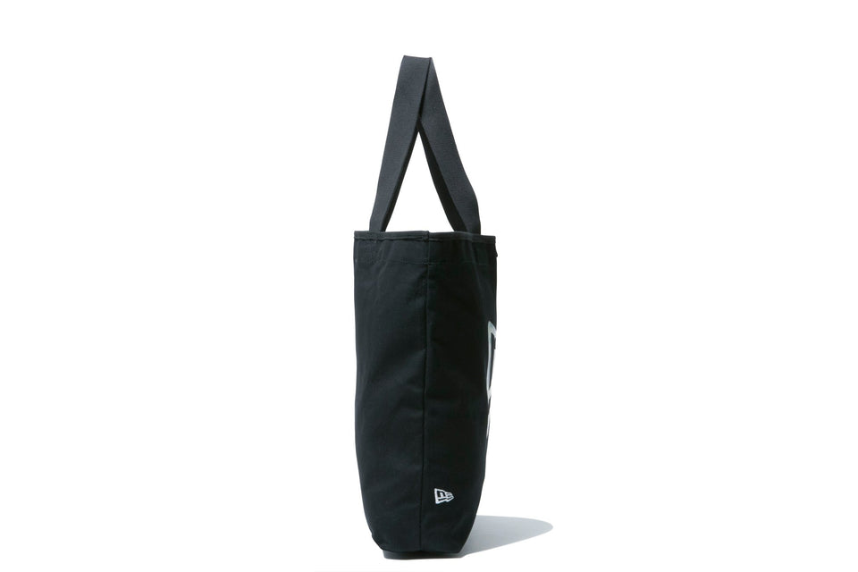 キャンバストート 14L フラッグロゴ ブラック × ウッドランドカモ - 11901524-OSFA | NEW ERA ニューエラ公式オンラインストア