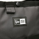 トートバッグ 22L プリントロゴ グラファイト/ブラック × ブラック - 13517744-OSFM | NEW ERA ニューエラ公式オンラインストア
