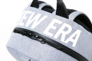 ライトパック 24L プリントロゴ ヘザーライトグレー × ホワイト - 12108551-OSFA | NEW ERA ニューエラ公式オンラインストア