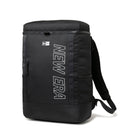 ボックスパック ミディアム 25L プリントロゴ アウトライン ブラック × ホワイト
