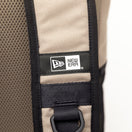 ボックスパック ミディアム 25L ベージュ/ブラック × ホワイト - 13518038-OSFM | NEW ERA ニューエラ公式オンラインストア