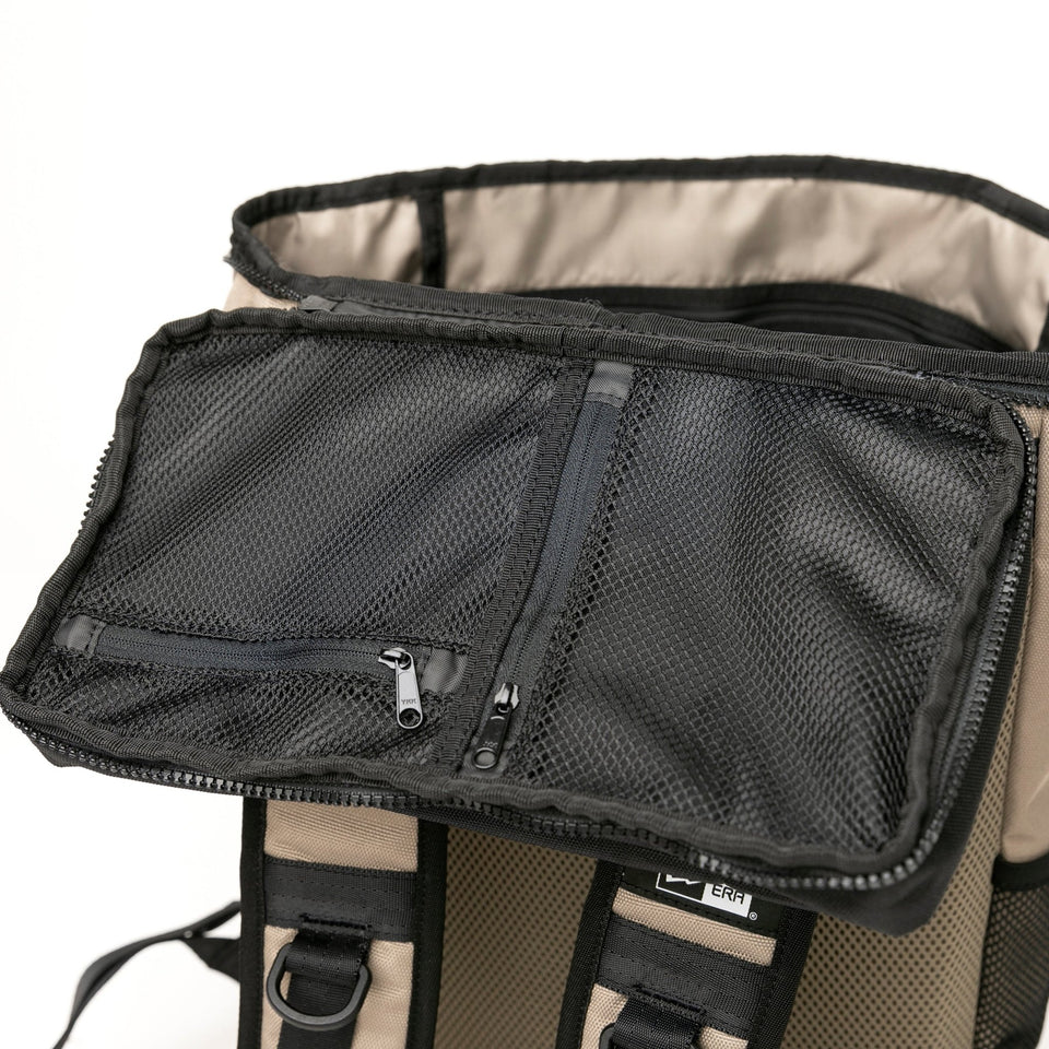 ボックスパック ミディアム 25L ベージュ/ブラック × ホワイト - 13518038-OSFM | NEW ERA ニューエラ公式オンラインストア