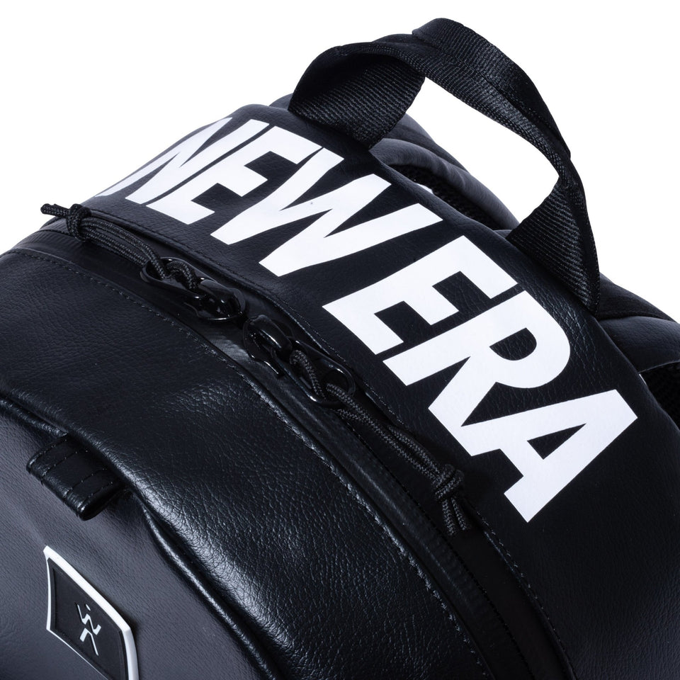 ライトパック 27L AYA シンセティックレザー ラバーパッチ プリントロゴ ブラック × ホワイト - 13108922-OSFM | NEW ERA ニューエラ公式オンラインストア