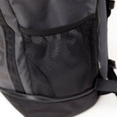 ボックスパック 32L プリントロゴ グラファイト/ブラック × ブラック - 13518034-OSFM | NEW ERA ニューエラ公式オンラインストア