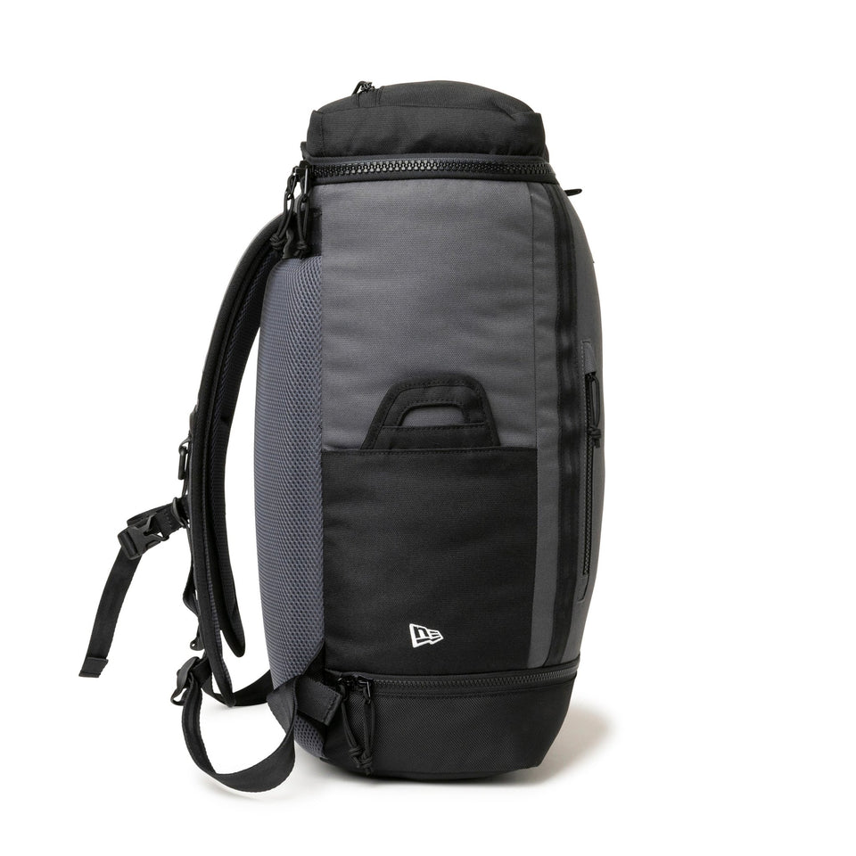 ボックスパック 32L プリントロゴ グラファイト/ブラック × ブラック - 13518034-OSFM | NEW ERA ニューエラ公式オンラインストア